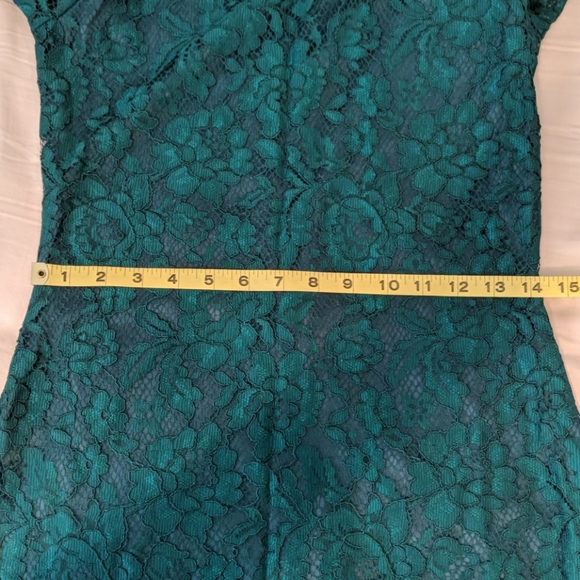 Green lace dress - Picture 5 of 6